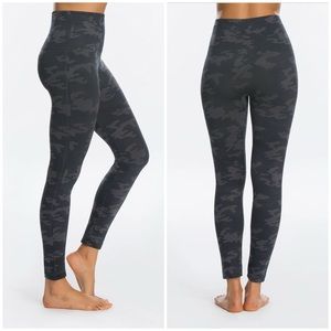 Spanx Look At Me Now black cano seamless leggings size small